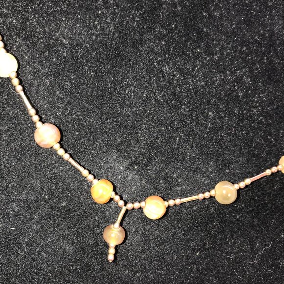 15 1/2" Agate and Gold Beaded Necklace - Picture 2 of 4